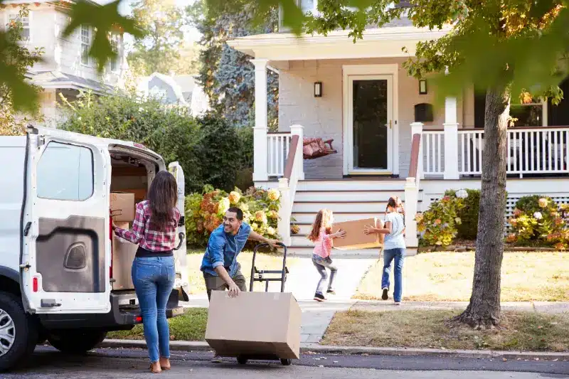 Read more about the article 10 tips for moving in summer