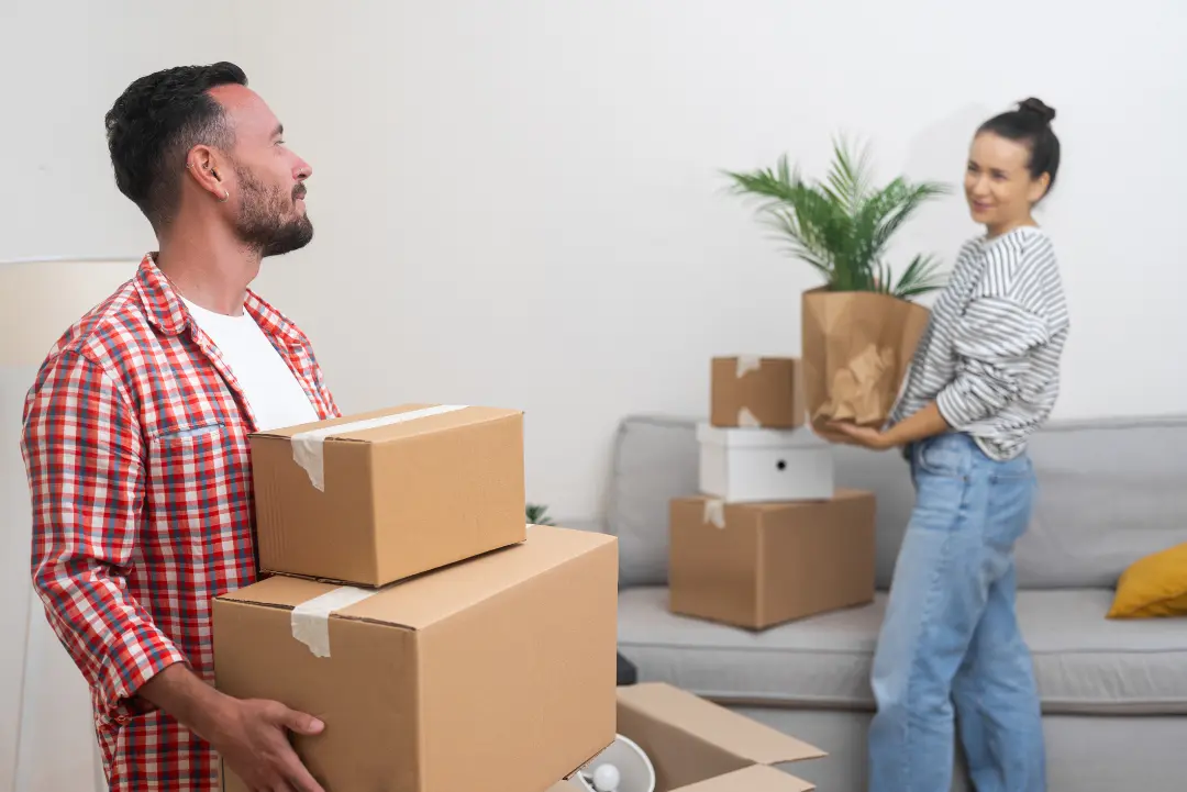 Read more about the article Mastering the Art of Packing: How to Pack Fragile Items for Moving with Confidence